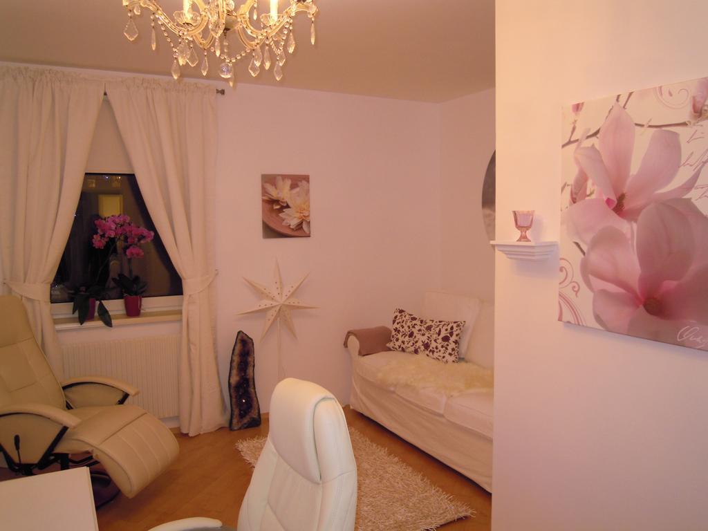 Orchidee Daire Wiener Neudorf Dış mekan fotoğraf